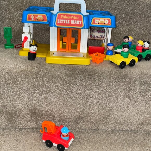 Vintage 1986 FISHER PRICE LITTLE MART Set w/ 8 Figures 4 Vehicles Store #2580 - Picture 1 of 5